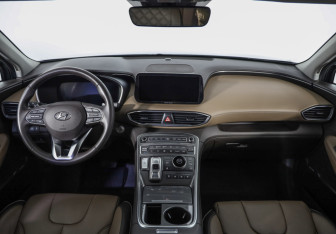 Подержанный автомобиль Hyundai Santa Fe 2022 года (9 фото)