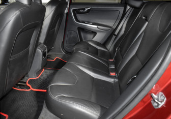 Подержанный автомобиль Volvo XC60 2015 года (13 фото)