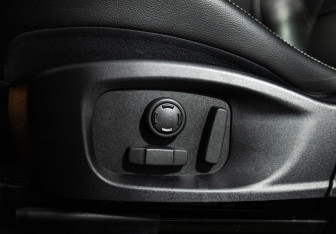 Подержанный автомобиль Jaguar F-Pace 2016 года (16 фото)