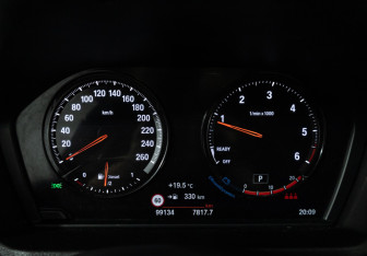 Подержанный автомобиль BMW X1 2019 года (12 фото)