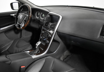 Подержанный автомобиль Volvo XC60 2012 года (13 фото)