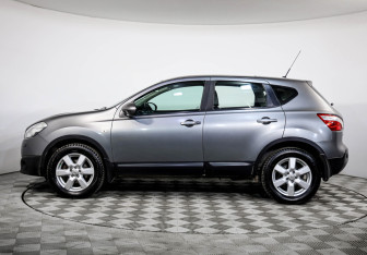 Подержанный автомобиль Nissan Qashqai 2011 года (8 фото)