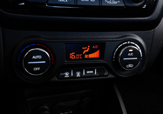 Подержанный автомобиль Kia Rio Sedan 2012 года (14 фото)