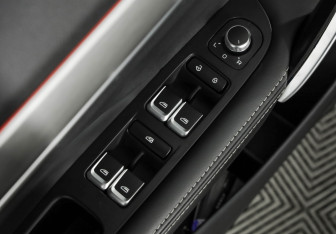 Подержанный автомобиль Geely Coolray 2022 года (22 фото)