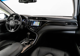 Подержанный автомобиль Toyota Camry Sedan 2019 года (15 фото)