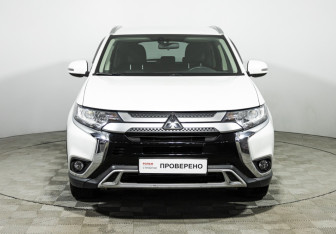 Подержанный автомобиль Mitsubishi Outlander 2019 года (2 фото)