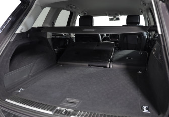 Подержанный автомобиль Volkswagen Touareg 2012 года (28 фото)