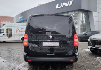 Подержанный автомобиль Peugeot Traveller 2018 года (5 фото)
