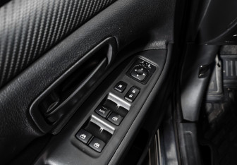 Подержанный автомобиль Mitsubishi Outlander 2018 года (10 фото)