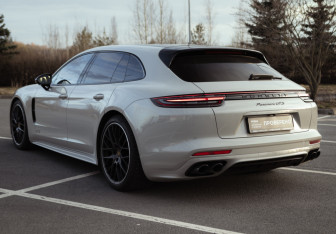 Подержанный автомобиль Porsche Panamera Wagon 2019 года (11 фото)