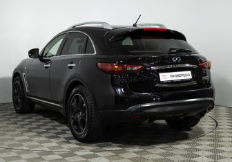 Подержанный автомобиль Infiniti FX 2011 года (7 фото)