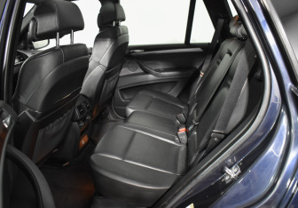 Подержанный автомобиль BMW X5 2007 года (11 фото)