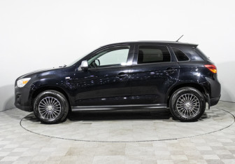 Подержанный автомобиль Mitsubishi ASX 2013 года (8 фото)