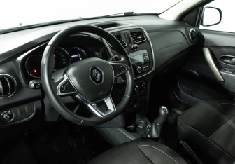 Подержанный автомобиль Renault Sandero 2020 года (11 фото)