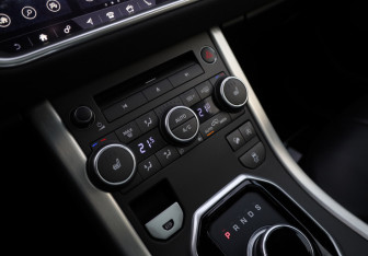 Подержанный автомобиль Land Rover Range Rover Evoque 2017 года (16 фото)