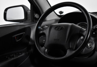 Подержанный автомобиль Hyundai Tucson 2007 года (14 фото)