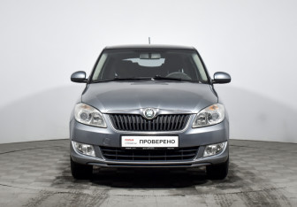 Подержанный автомобиль Skoda Fabia Hatchback 2012 года (2 фото)