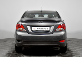 Подержанный автомобиль Hyundai Solaris Sedan 2011 года (6 фото)