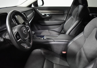 Подержанный автомобиль Volvo V90 Cross Country 2019 года (10 фото)
