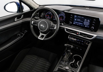 Подержанный автомобиль Kia K5 2020 года (13 фото)