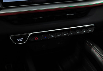 Подержанный автомобиль Geely Coolray 2023 года (17 фото)