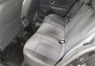 Подержанный автомобиль Renault Fluence 2011 года (11 фото)