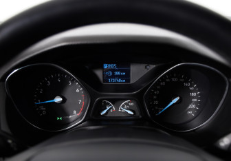 Подержанный автомобиль Ford Focus Sedan 2017 года (11 фото)