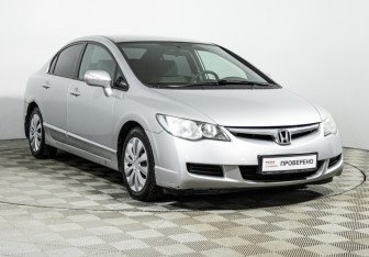 Подержанный автомобиль Honda Civic Sedan 2008 года (3 фото)