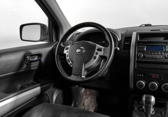 Подержанный автомобиль Nissan X-Trail 2012 года (16 фото)