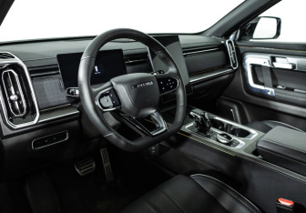 Подержанный автомобиль Jaecoo J7 2024 года (11 фото)