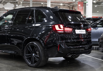 Подержанный автомобиль BMW X5 M 2016 года (17 фото)