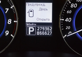 Подержанный автомобиль Infiniti QX70 2013 года (15 фото)