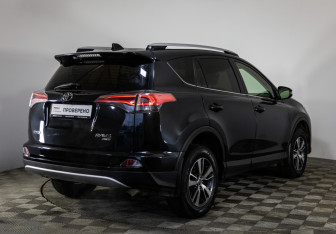 Подержанный автомобиль Toyota RAV4 2016 года (5 фото)