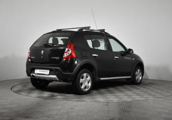 Подержанный автомобиль Renault Sandero 2013 года (5 фото)