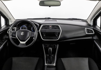 Подержанный автомобиль Suzuki SX4 Hatchback 2014 года (10 фото)