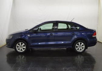 Подержанный автомобиль Volkswagen Polo Sedan 2014 года (8 фото)