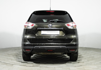 Подержанный автомобиль Nissan X-Trail 2016 года (6 фото)
