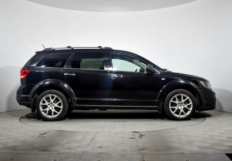 Подержанный автомобиль Dodge Journey 2011 года (4 фото)