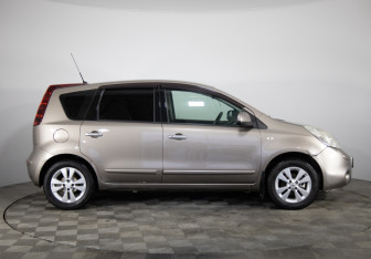 Подержанный автомобиль Nissan Note 2011 года (4 фото)