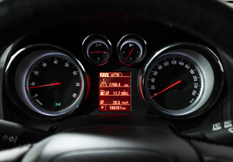Подержанный автомобиль Opel Astra Hatchback 2015 года (12 фото)