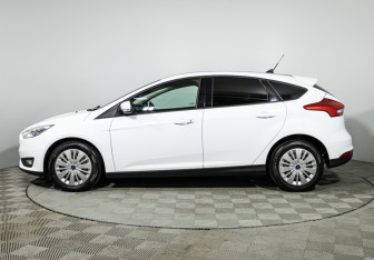 Подержанный автомобиль Ford Focus Hatchback 2019 года (8 фото)