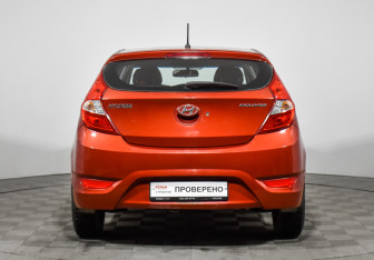 Подержанный автомобиль Hyundai Solaris Hatchback 2011 года (6 фото)