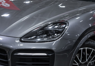 Подержанный автомобиль Porsche Cayenne 2020 года (2 фото)