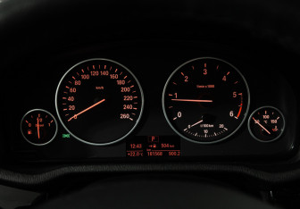 Подержанный автомобиль BMW X3 2015 года (12 фото)