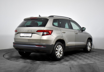 Подержанный автомобиль Skoda Karoq 2020 года (5 фото)