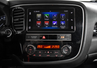 Подержанный автомобиль Mitsubishi Outlander 2019 года (17 фото)