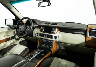 Подержанный автомобиль Land Rover Range Rover 2010 года (9 фото)