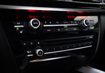 Подержанный автомобиль BMW X5 2017 года (20 фото)