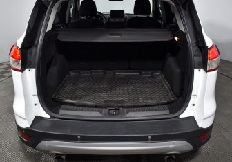 Подержанный автомобиль Ford Kuga 2015 года (20 фото)