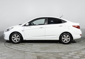 Подержанный автомобиль Hyundai Solaris Sedan 2013 года (8 фото)